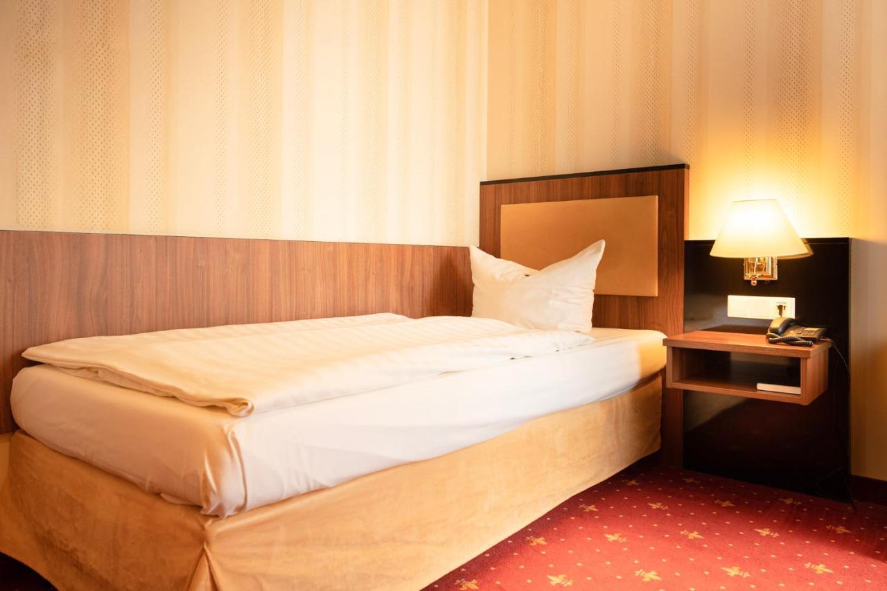 Alte Landratsvilla Hotel Bender Westerburg  Exteriér fotografie