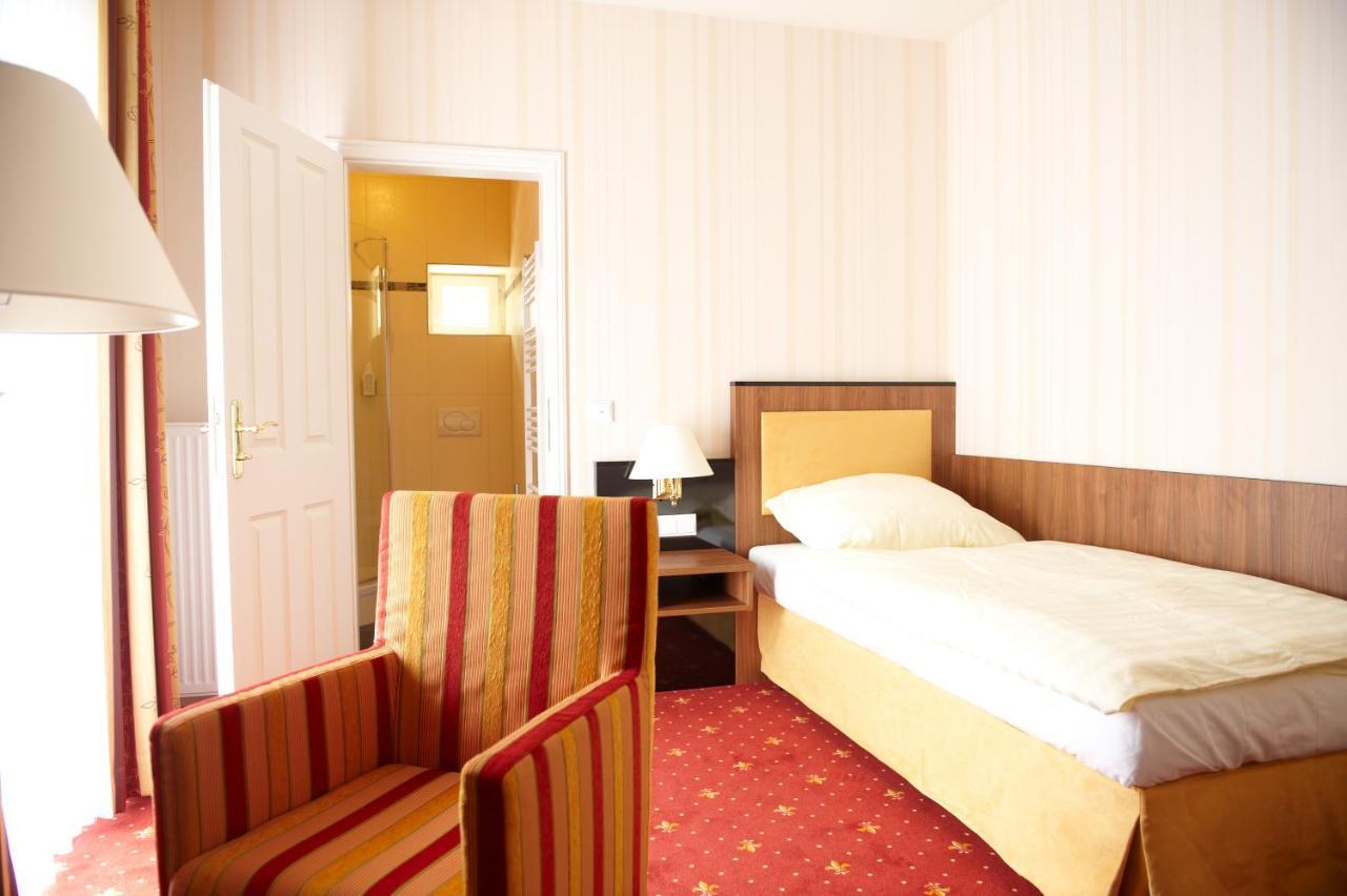 Alte Landratsvilla Hotel Bender Westerburg  Exteriér fotografie