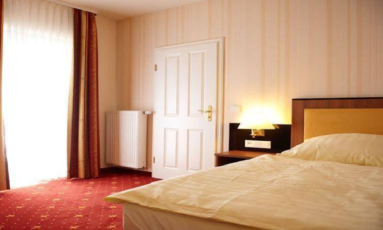 Alte Landratsvilla Hotel Bender Westerburg  Exteriér fotografie